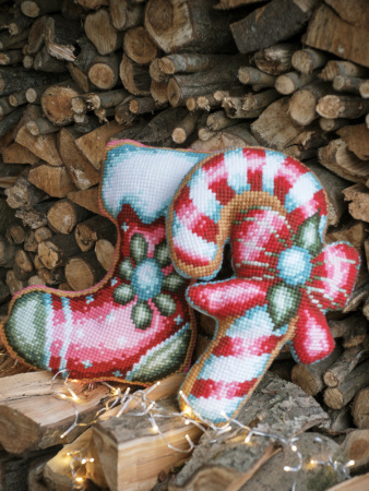 Набор для вышивания подушки "Вкусная конфетка". Арт PN-0215331