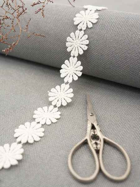 Кружево гипюр, 28 мм, цвет молочный, 100% полиэстер, 3,5 м. Арт G-4988.112