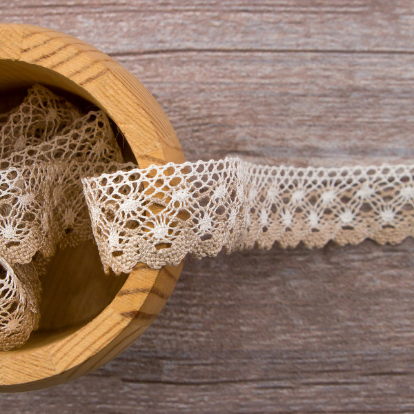 Мерсеризованное хлопковое кружево, 20 мм, цвет бежевый с белым. Арт 2019/Z2