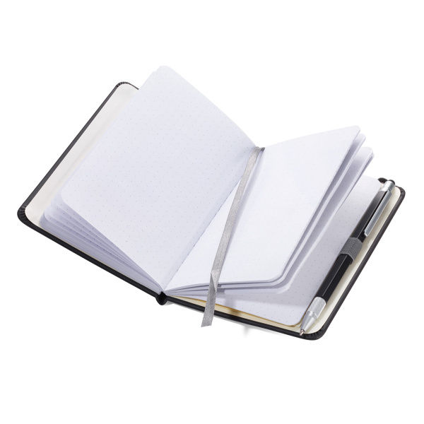 Блокнот с шариковой ручкой TROIKA . Арт NPP28/BK