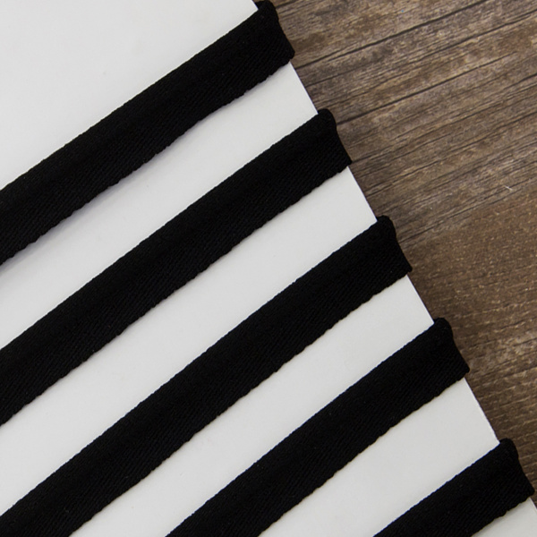 Резинка окантовочная, цвет черный. Арт VE/0002