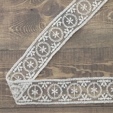 Кружево-вышивка на тюле, 33 мм, цвет белый, 100% полиэстер, 3,5 м. Арт T-2005.212