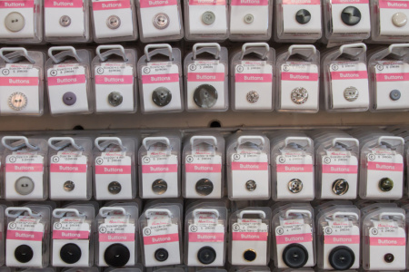 Стенд-панель для презентации пуговиц Hemline. Арт BUTTON SAMPLES ON RACK