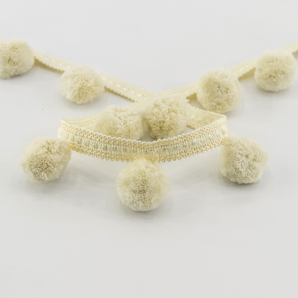 Тесьма с помпонами PASSAN цвет кремовый. Арт PT - 500-col.PE - 80