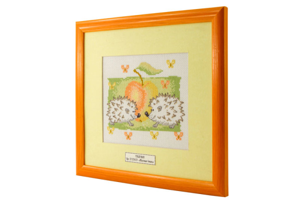 Вышитая картина "Яблочные ежики". Арт Модель 01.034.03