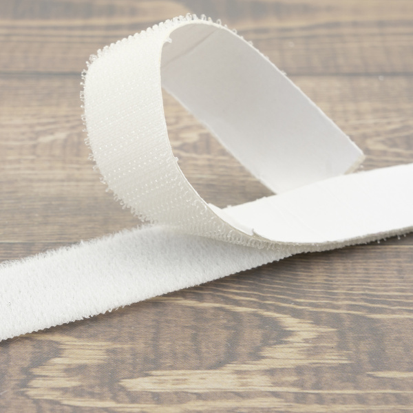 Липучка велюр-петельная комби пришивная/самоклеющаяся, 2 части, ширина 20 мм, цвет белый, рулон 12 м. Арт N4322/WHIT