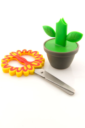 Ножницы 15 см "Цветочный горшок", 3 цвета,  9 шт. в картонном прикассовом стенде. Арт B4833