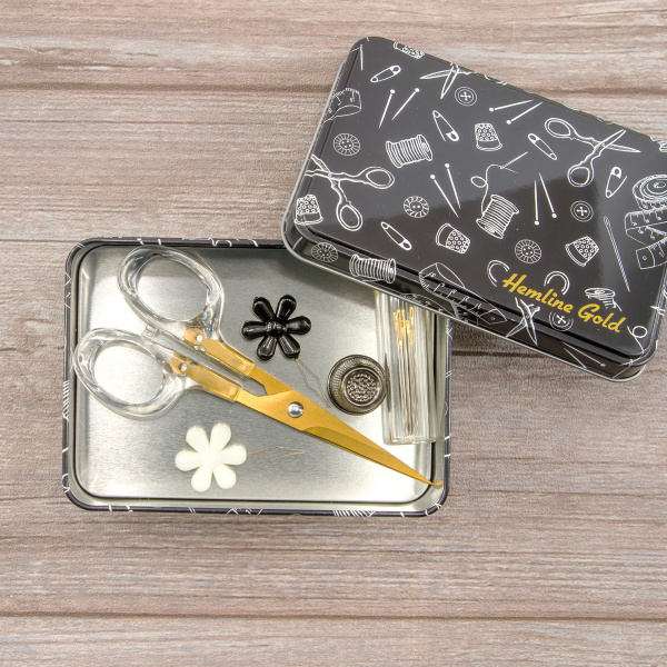 Швейный набор Hemline Gold в жестяном органайзере, размер S, 5 предметов. Арт PT.TINS.S.HG
