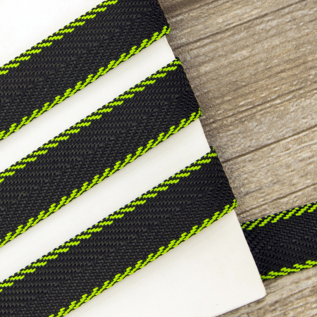 Тесьма ременная (стропа) PEGA черная с зелеными краями, 20 мм. Арт 836790120DT003   
