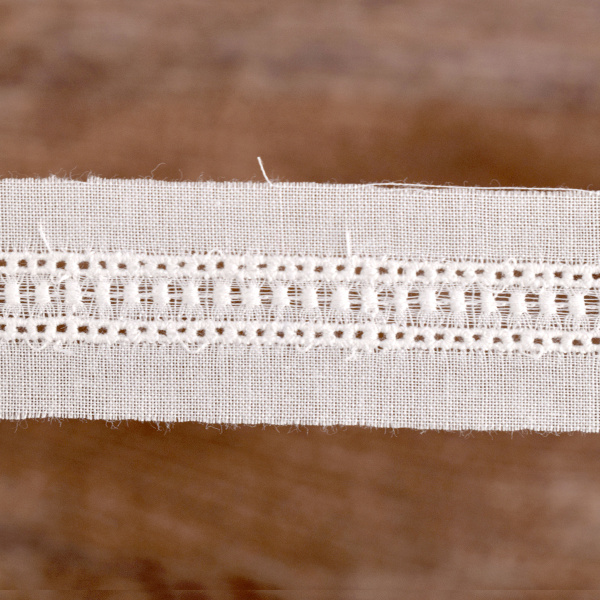 Шитье-вышивка на батисте, прошва, 20 мм, цвет белый. Арт 32276/01