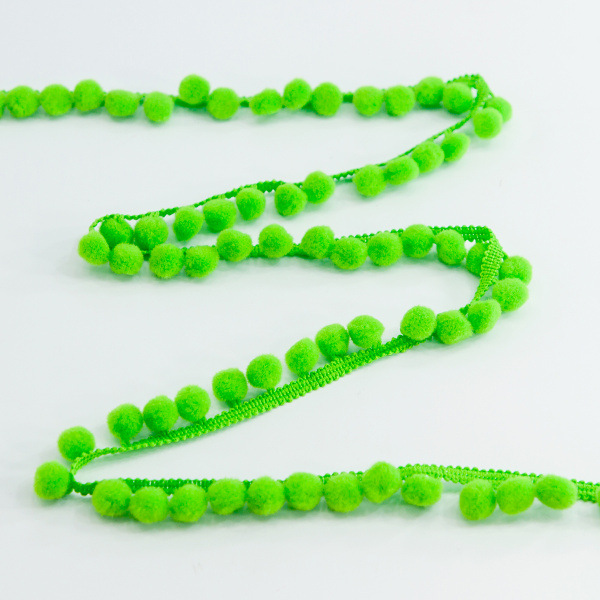 Тесьма с помпонами, диаметр 10 мм, цвет салатовый. Арт PA-18-col.665