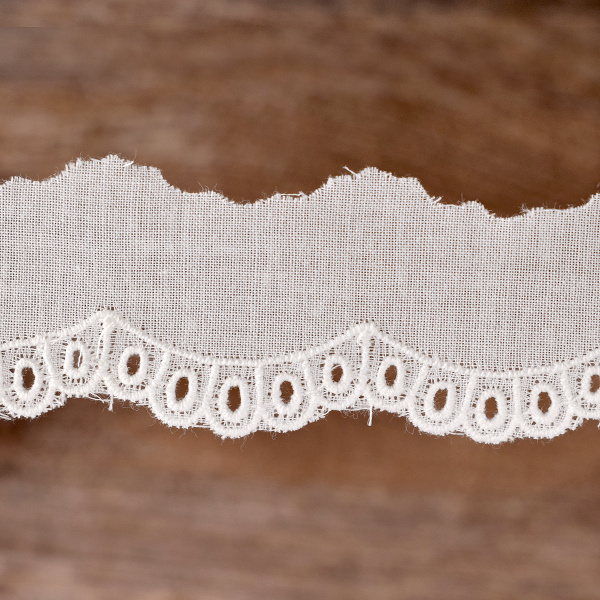 Шитье-вышивка на батисте, 20 мм, цвет белый. Арт 32084/01