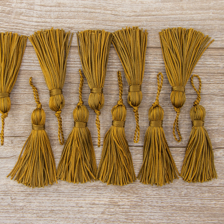 Кисть декоративная на шнуре, длина 70 мм, цвет ярко-коричневый. Арт KY - 02-col.PE - 16/35