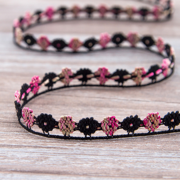 Мерсеризованное хлопковое кружево, 13 мм, цвет черный с бежево-розовым. Арт 3615/B4