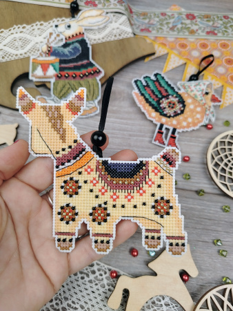 Набор для вышивания на пластиковой канве "Народные игрушки"". Арт 23.001.16