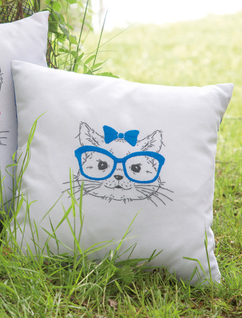 Набор для вышивания подушки "Кошка в синих очках". Арт PN-0155965