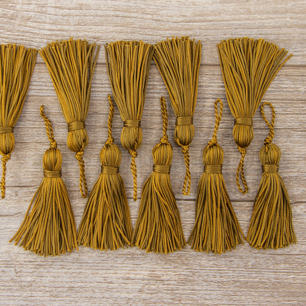 Кисть декоративная на шнуре, длина 70 мм, цвет ярко-коричневый. Арт KY - 02-col.PE - 16/35