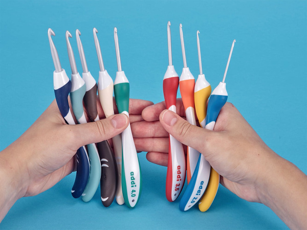 Крючок, вязальный с эргономичной пластиковой ручкой addiSwing Maxi №5, 17 см. Арт 141-7/5-17