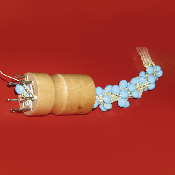 Куколка круглая на 7 крючка, для вязания шнура с иглой в комплекте. Арт 680-7                   