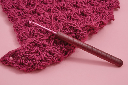 Крючок, вязальный с ручкой из древесины Амарант addiUnicorn Purpleheart №5,5, 16. Арт 597-2/5.5-16