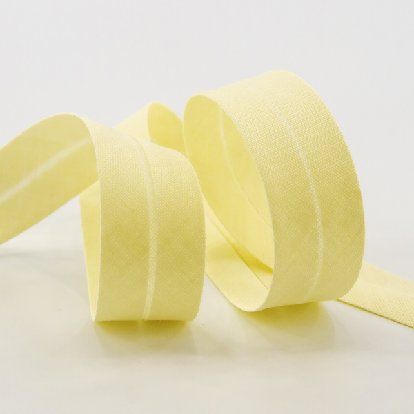 Косая бейка хлопок/полиэстер 20 мм, 25 м, цвет 56, кремовый. Арт 6120-20мм-56            