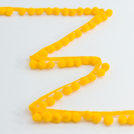 Тесьма с помпонами, диаметр 10 мм, цвет ярко-желтый. Арт PA-18-col.104